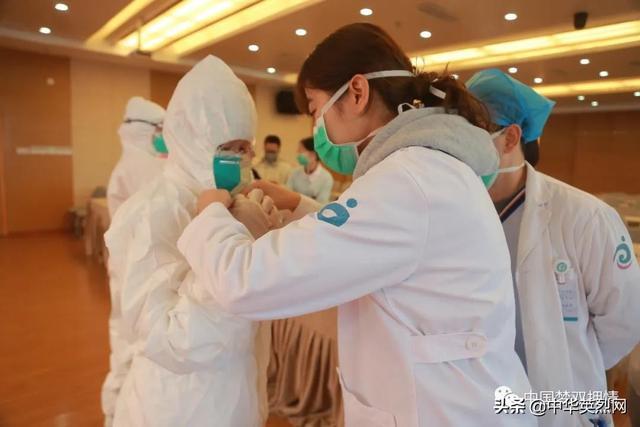 援鄂医疗队战前防护训练
