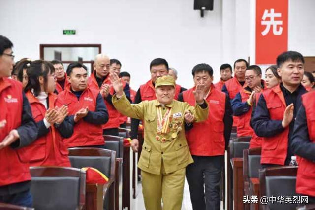 鞍山公司张贵斌共产党员服务队授旗仪式在公司举行，张贵斌本人受邀参加