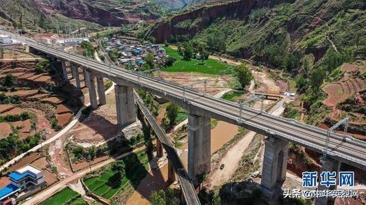 【综合资讯】自强的力量——成昆铁路通车50年记