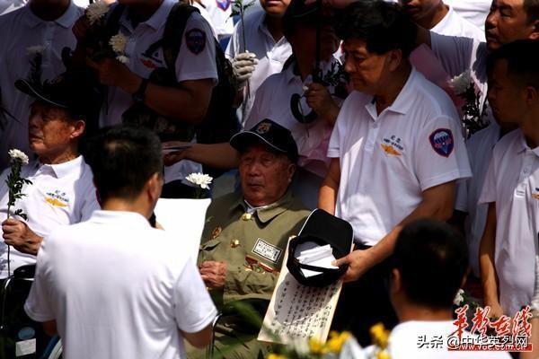 “鸿翔部队”抗日烈士纪念碑揭幕仪式现场。通讯员 郑鹏 摄
