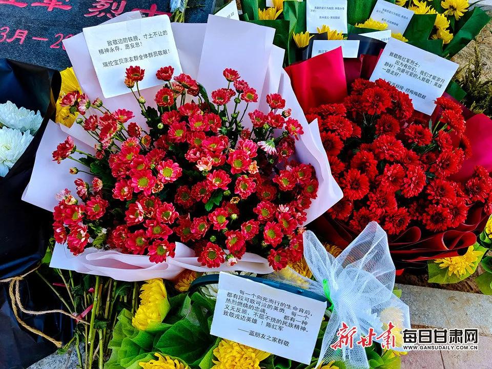 泪目！“卫国戍边英雄”陈红军墓前鲜花遍地