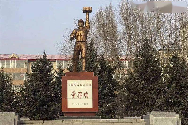 诋毁董存瑞烈士，时尚博主获刑七个月，被责令公开赔礼道歉！